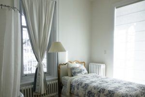 bedroom-690129__340